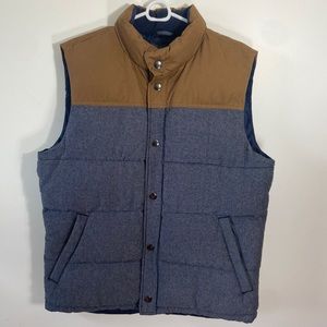 Gap puffer vest size medium blue tan